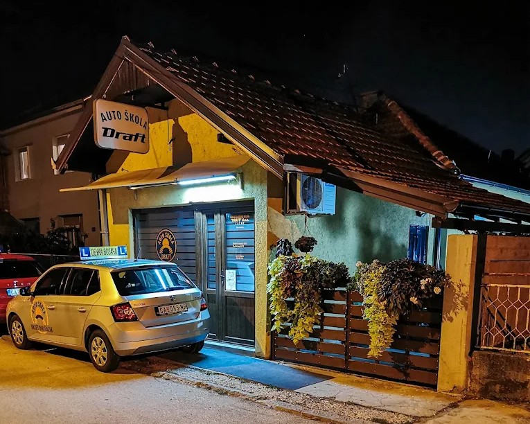 Moderna vozila auto škole DRAFT — Čačak